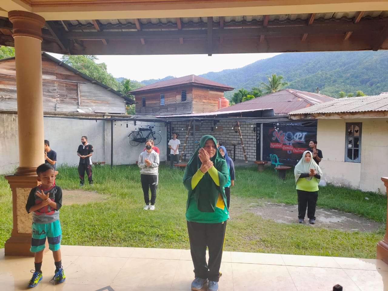 Semangat Masyarakat Senam Sehat Bersama Panwaslih Aceh Selatan