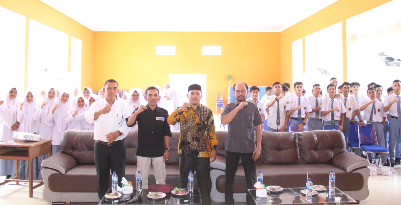 Tingkatkan Peran Pemuda Dalam Mengawal Demokrasi, Panwaslih Aceh Selatan Bekali Siswa MAN 1 Aceh Selatan dengan Pendidikan Politik