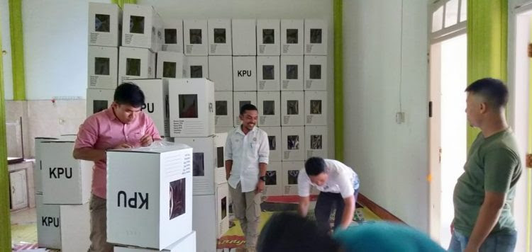 Panwaslih Aceh Selatan Cek Perakitan Kotak Suara