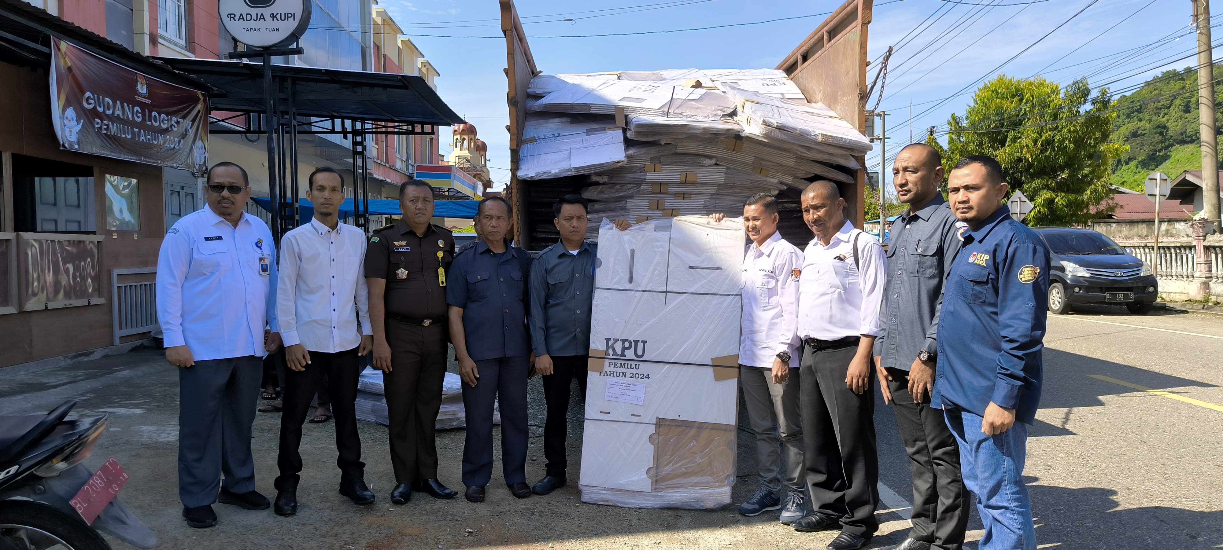 2 Jenis Logistik Tiba di Aceh Selatan, Panwaslih Aceh Selatan Lakukan Pengawasan Melekat