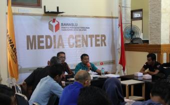 Temukan PPS Rangkap Jabatan, Panwaslih Aceh Selatan Gelar Konferensi Pers